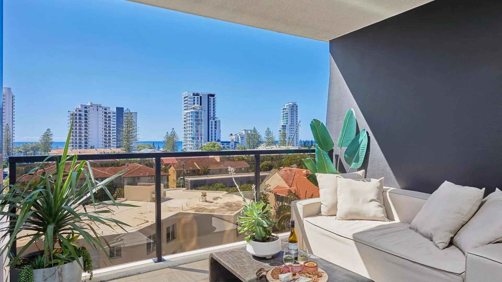Oceanview Luxury Broadbeach 2 Bedroom Gold Coast